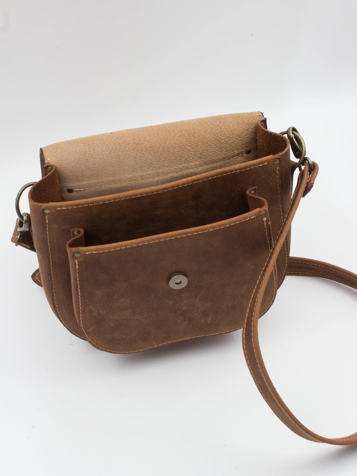 The Amelia Slingbag – Handcrafted Leather Crossbody